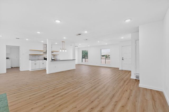 400 Casa Bello Court, Irving, TX 75062