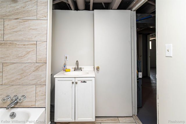 215 Winona Street, Highland Park, MI 48203