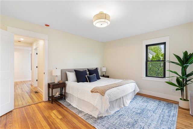 540 Middle Highway, Barrington, RI 02806
