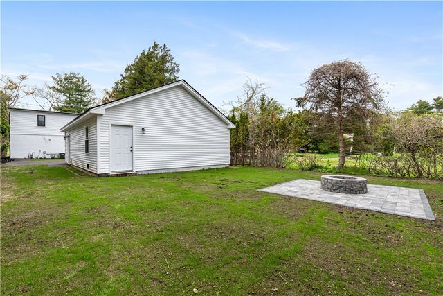 540 Middle Highway, Barrington, RI 02806