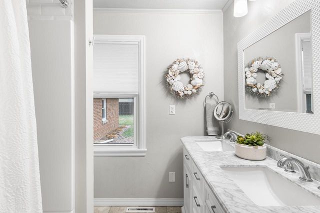 1003 EVANS STREET, Oshkosh, WI 54901