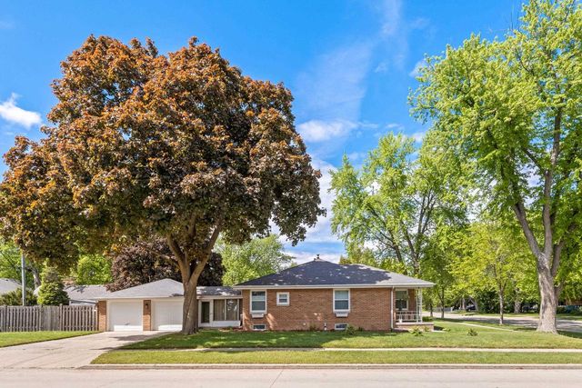 1003 EVANS STREET, Oshkosh, WI 54901