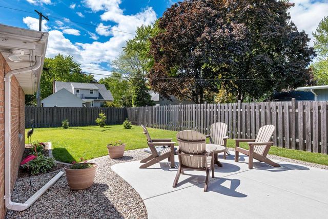 1003 EVANS STREET, Oshkosh, WI 54901