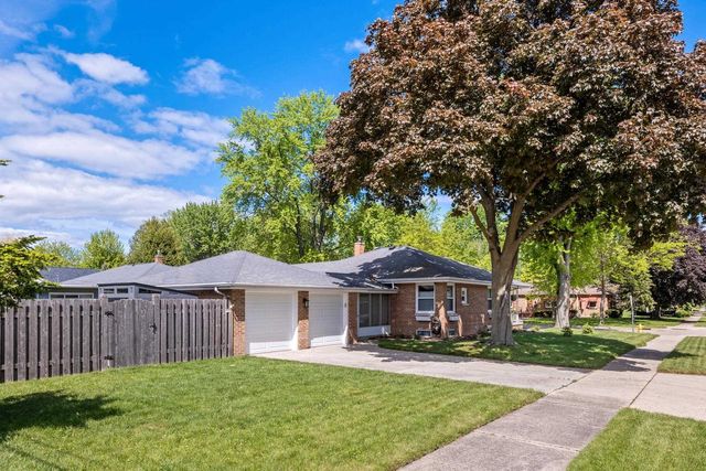 1003 EVANS STREET, Oshkosh, WI 54901