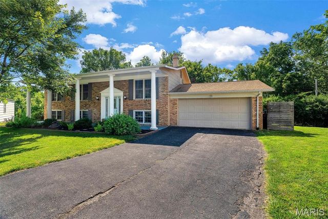 12917 Cedarledge Court, St Louis, MO 63146