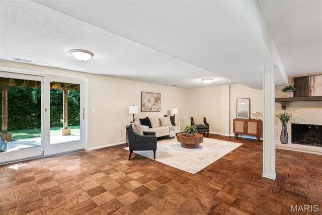 12917 Cedarledge Court, St Louis, MO 63146
