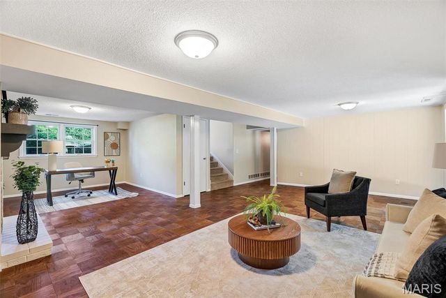 12917 Cedarledge Court, St Louis, MO 63146
