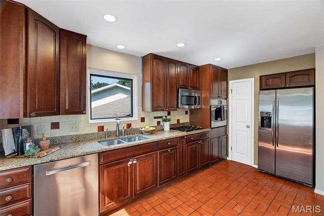 12917 Cedarledge Court, St Louis, MO 63146