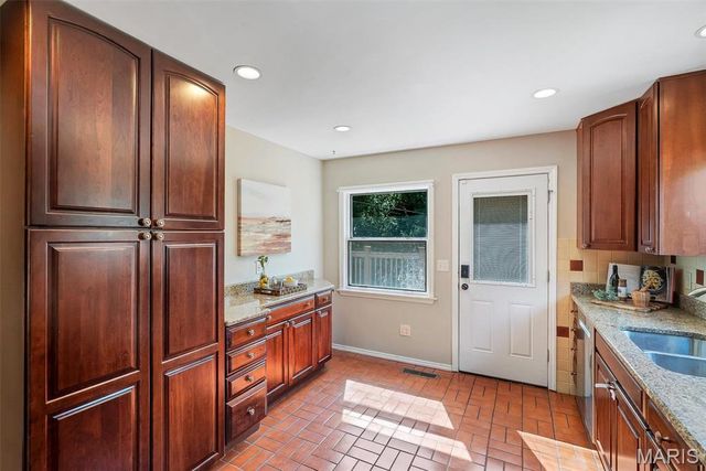12917 Cedarledge Court, St Louis, MO 63146