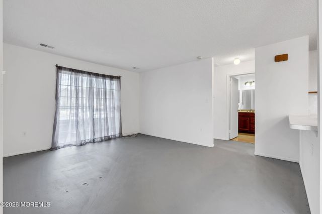 25 Des Moines Court, Tinton Falls, NJ 07712