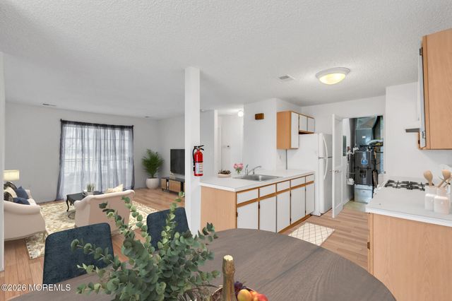 25 Des Moines Court, Tinton Falls, NJ 07712