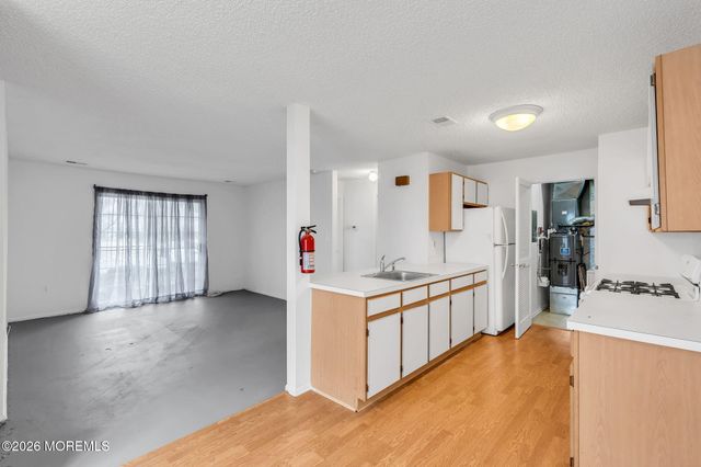 25 Des Moines Court, Tinton Falls, NJ 07712