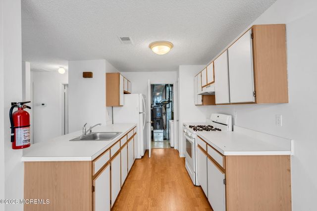 25 Des Moines Court, Tinton Falls, NJ 07712