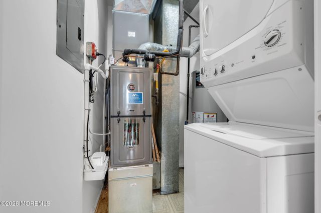 25 Des Moines Court, Tinton Falls, NJ 07712