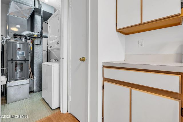 25 Des Moines Court, Tinton Falls, NJ 07712