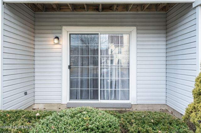 25 Des Moines Court, Tinton Falls, NJ 07712