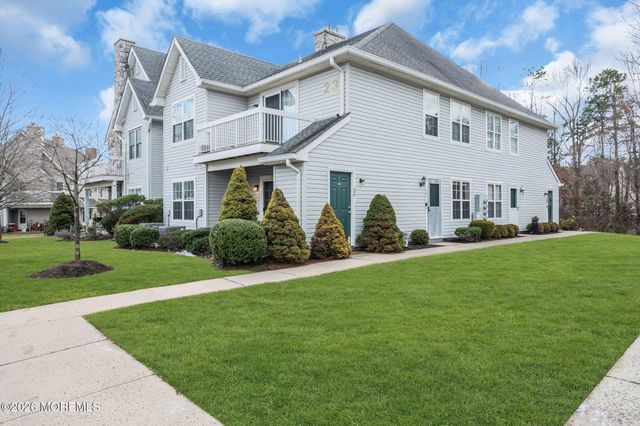 25 Des Moines Court, Tinton Falls, NJ 07712