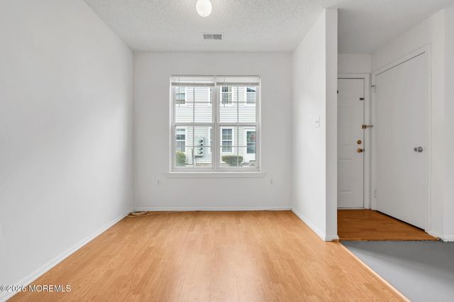 25 Des Moines Court, Tinton Falls, NJ 07712