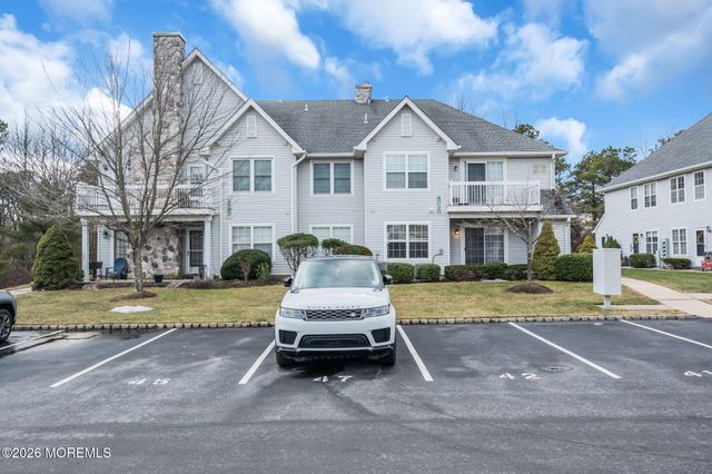 25 Des Moines Court, Tinton Falls, NJ 07712