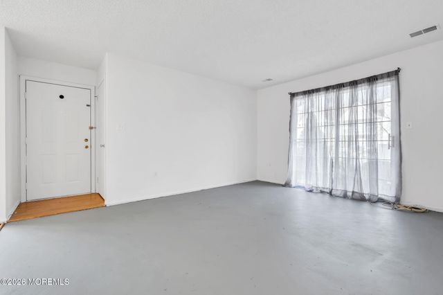 25 Des Moines Court, Tinton Falls, NJ 07712