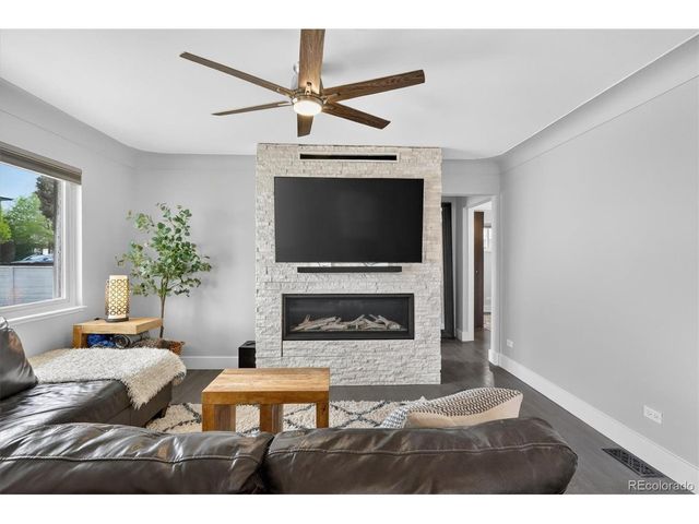 2201 S Dexter St, Denver, CO 80222