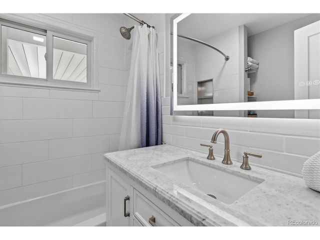 2201 S Dexter St, Denver, CO 80222