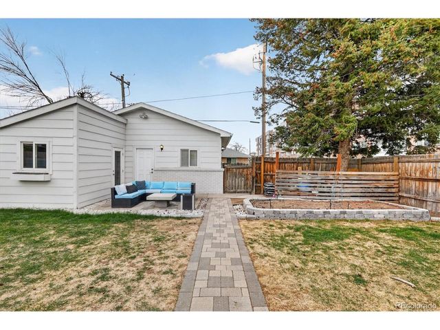 2201 S Dexter St, Denver, CO 80222