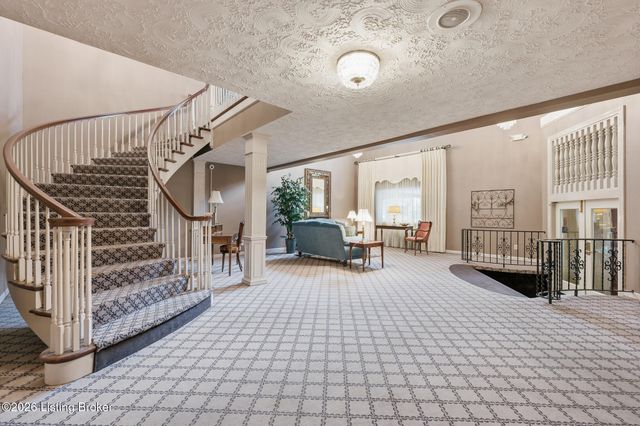 1600 Gardiner Ln 118, Louisville, KY 40205
