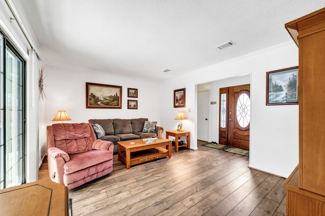 32 Walnut Avenue, Shalimar, FL 32579