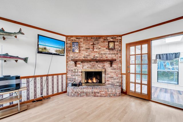 32 Walnut Avenue, Shalimar, FL 32579