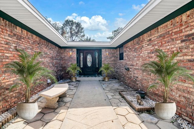 32 Walnut Avenue, Shalimar, FL 32579