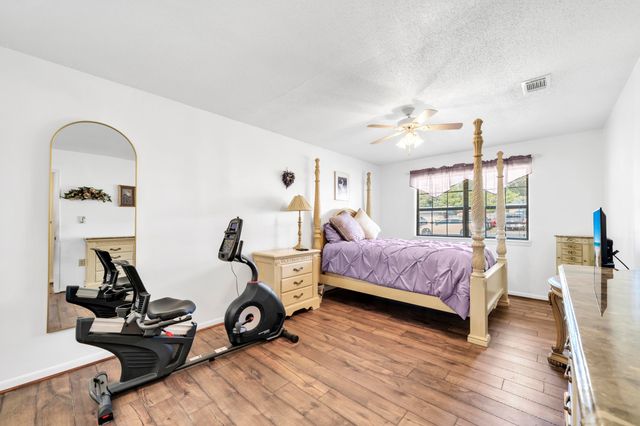 32 Walnut Avenue, Shalimar, FL 32579