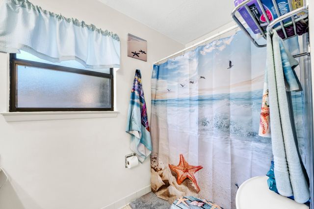 32 Walnut Avenue, Shalimar, FL 32579