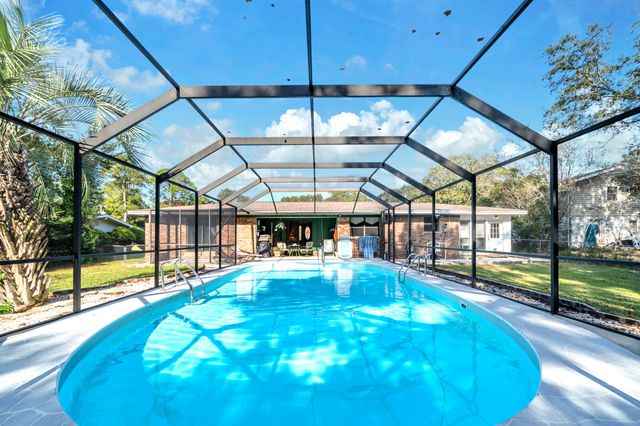 32 Walnut Avenue, Shalimar, FL 32579