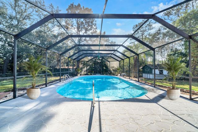 32 Walnut Avenue, Shalimar, FL 32579