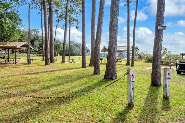 32 Walnut Avenue, Shalimar, FL 32579