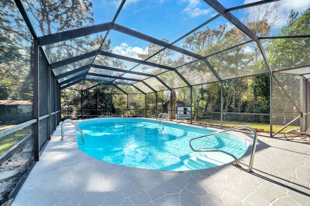 32 Walnut Avenue, Shalimar, FL 32579