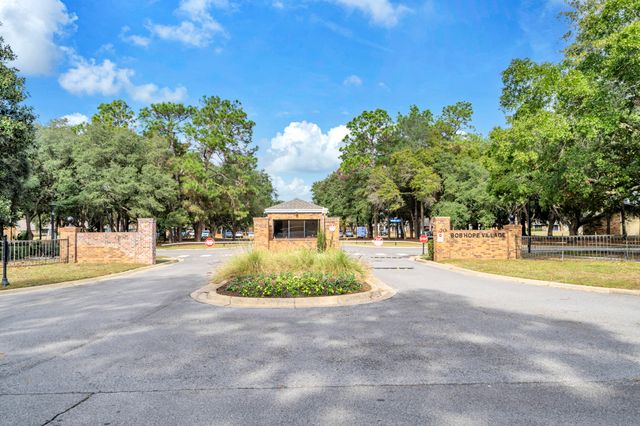 32 Walnut Avenue, Shalimar, FL 32579