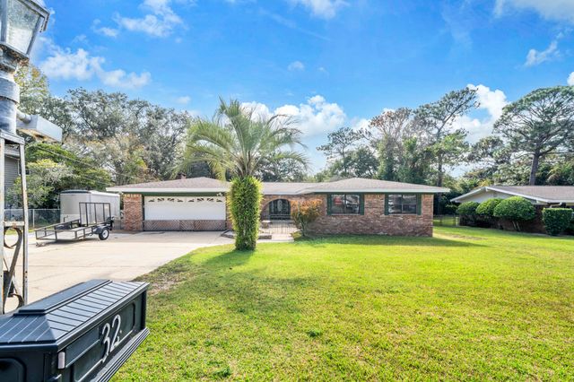 32 Walnut Avenue, Shalimar, FL 32579