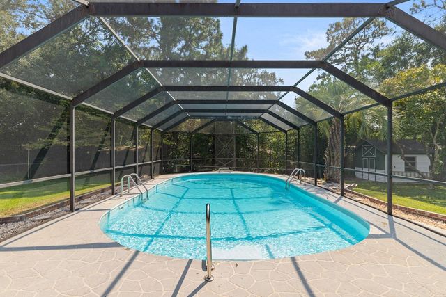 32 Walnut Avenue, Shalimar, FL 32579