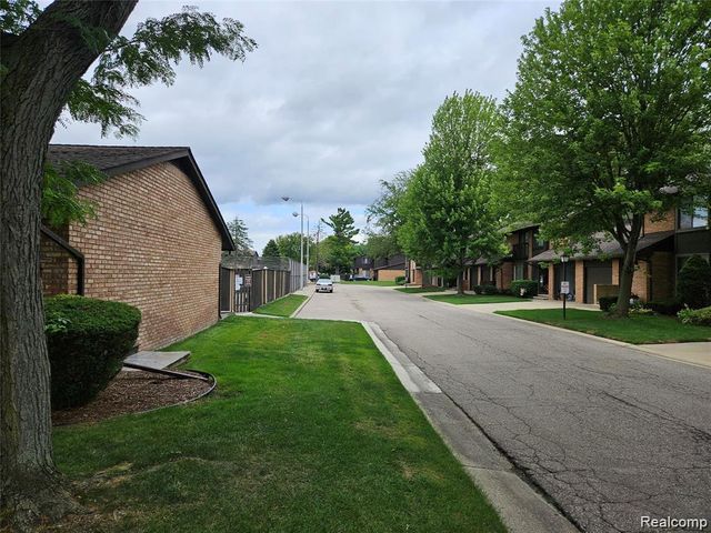 37313 Clubhouse Drive, Sterling Heights, MI 48312