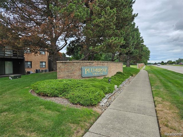 37313 Clubhouse Drive, Sterling Heights, MI 48312