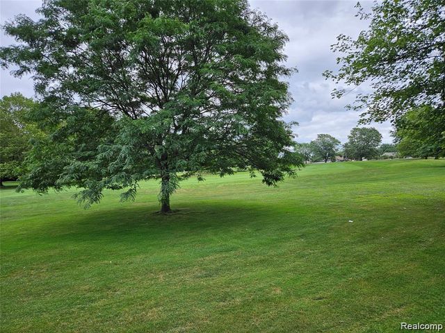 37313 Clubhouse Drive, Sterling Heights, MI 48312