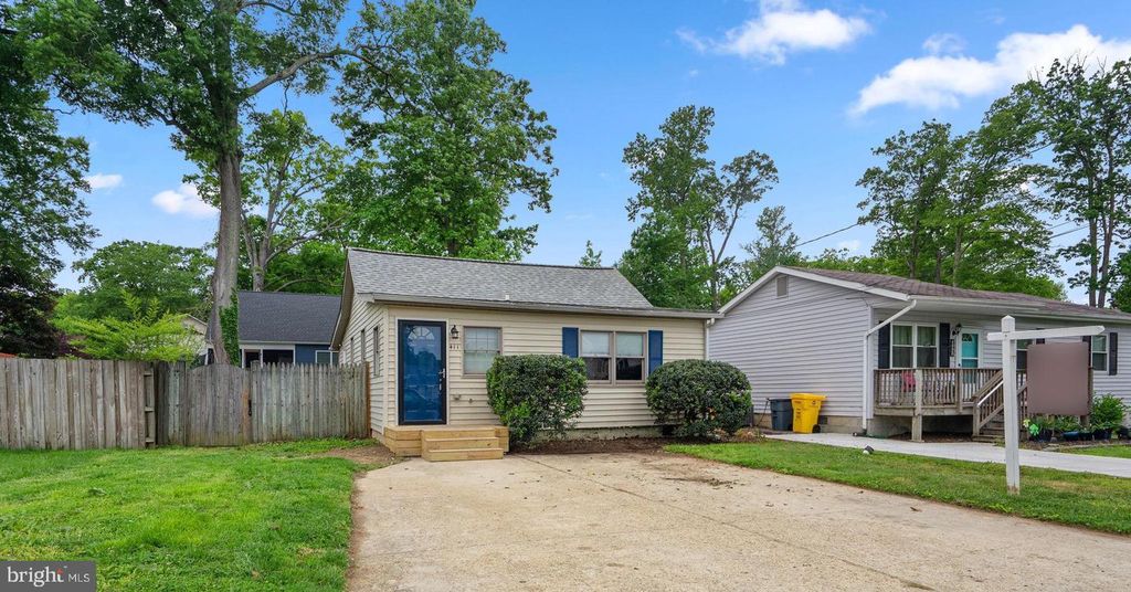 Image 1 of property listing at 411 HIGHLAND DR, Edgewater, MD 21037