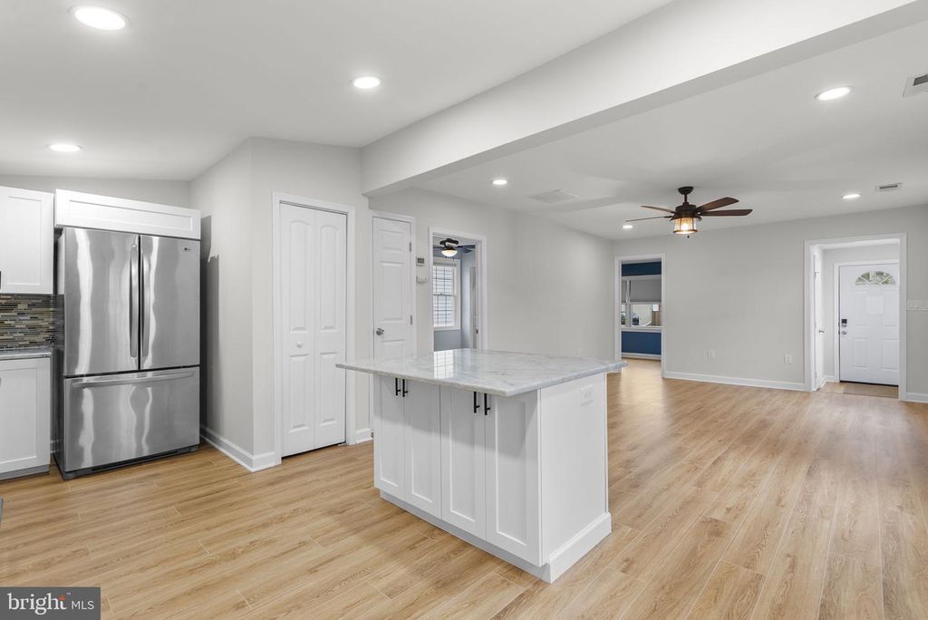 Image 18 of property listing at 411 HIGHLAND DR, Edgewater, MD 21037