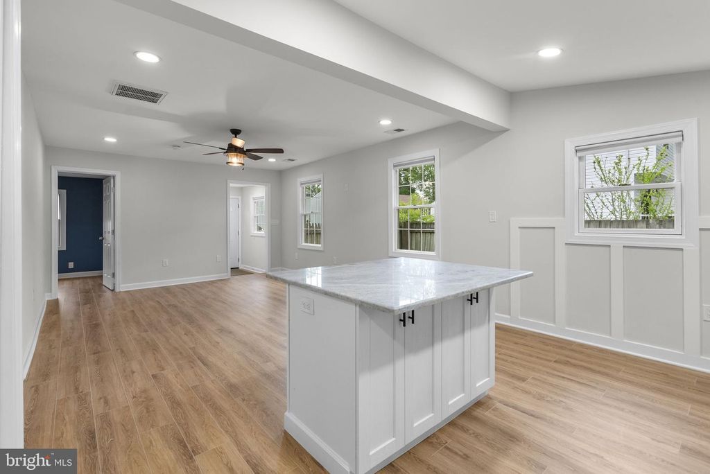 Image 19 of property listing at 411 HIGHLAND DR, Edgewater, MD 21037