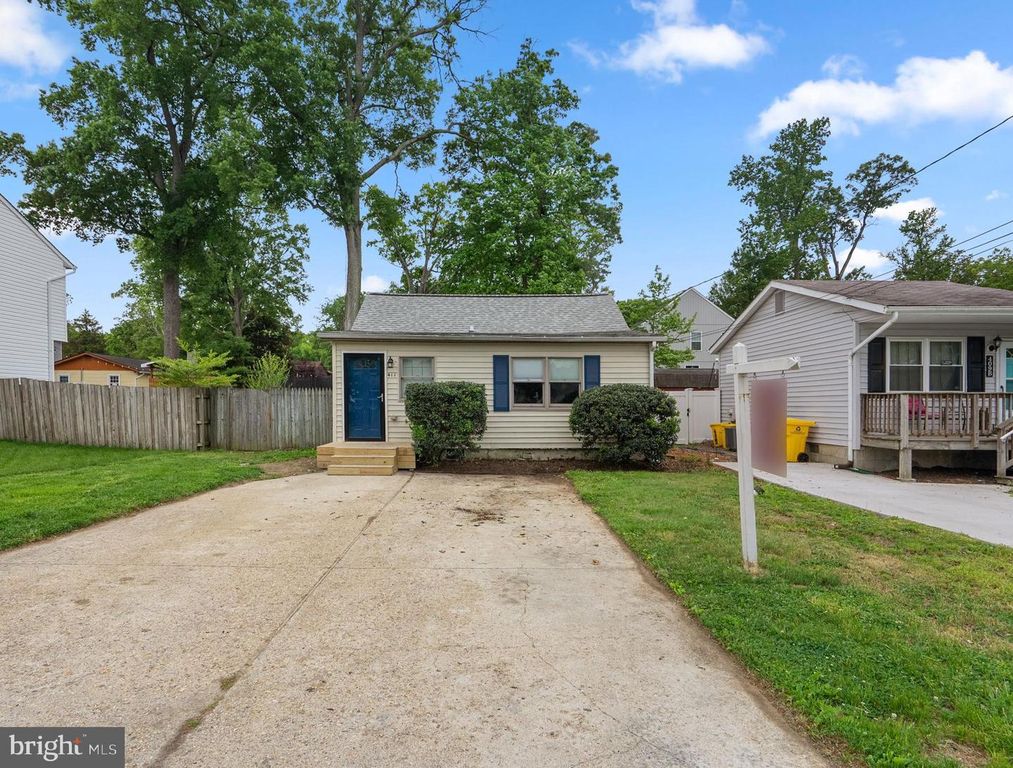 Image 2 of property listing at 411 HIGHLAND DR, Edgewater, MD 21037