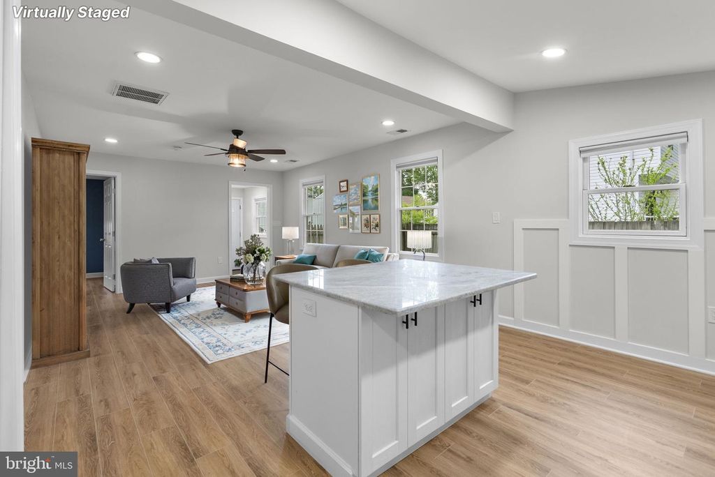 Image 20 of property listing at 411 HIGHLAND DR, Edgewater, MD 21037