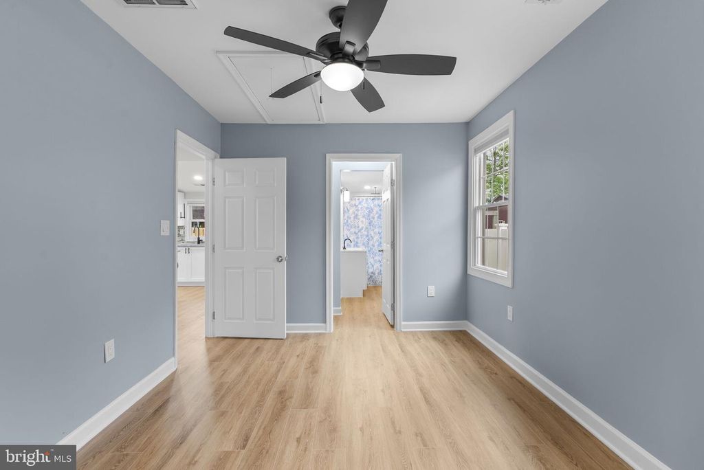 Image 21 of property listing at 411 HIGHLAND DR, Edgewater, MD 21037