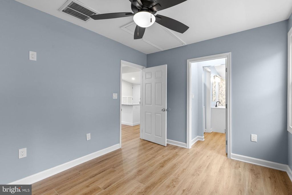Image 25 of property listing at 411 HIGHLAND DR, Edgewater, MD 21037